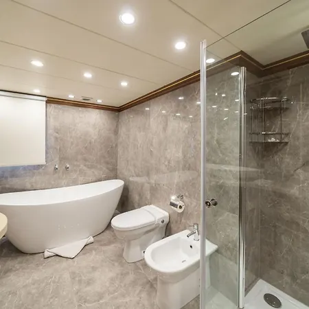 بوتيل Yacht Irama *