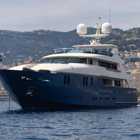Yacht Irama بوتيل