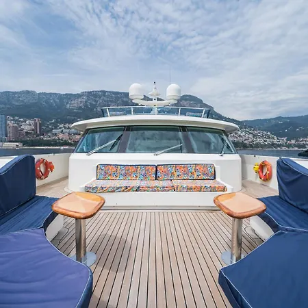 Yacht Irama بوتيل *