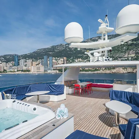 Yacht Irama بوتيل