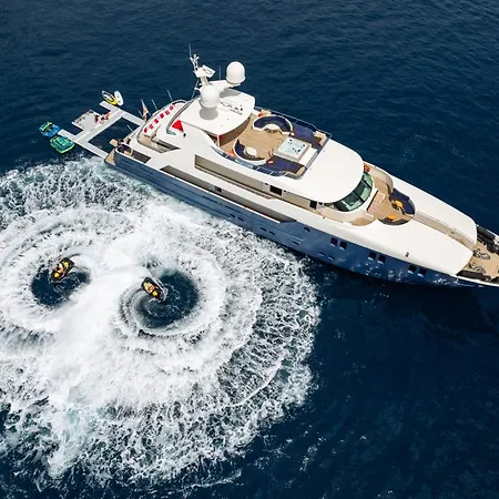 Yacht Irama بوتيل *