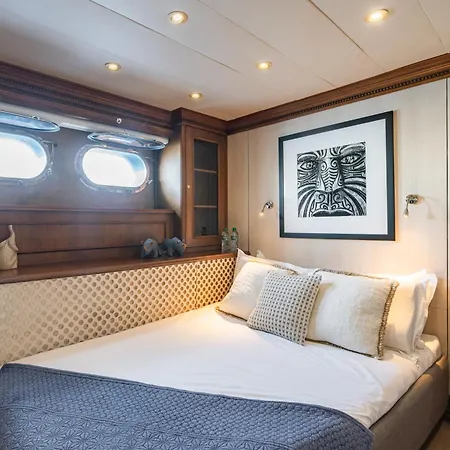 Yacht Irama بوتيل كان