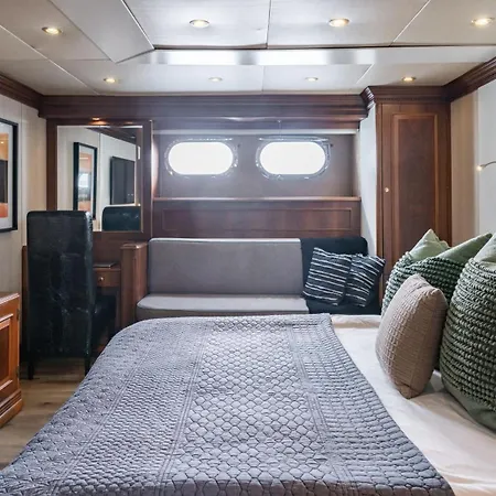 船屋 Yacht Irama